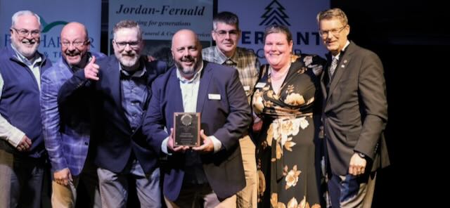 Coastal Computers receiving the 2025 Chamber of Commerce Customer Support Award
